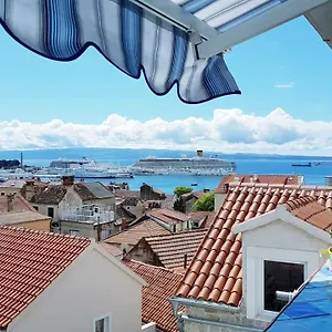 Blue Dreams In The Old Town With A Sea View Apartment