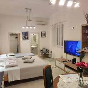 Queen Apartment